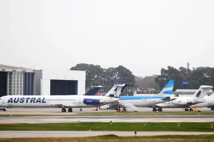 Los gremios aeronáuticos se sumarán al paro de la CGT y habrá complicaciones con los vuelos