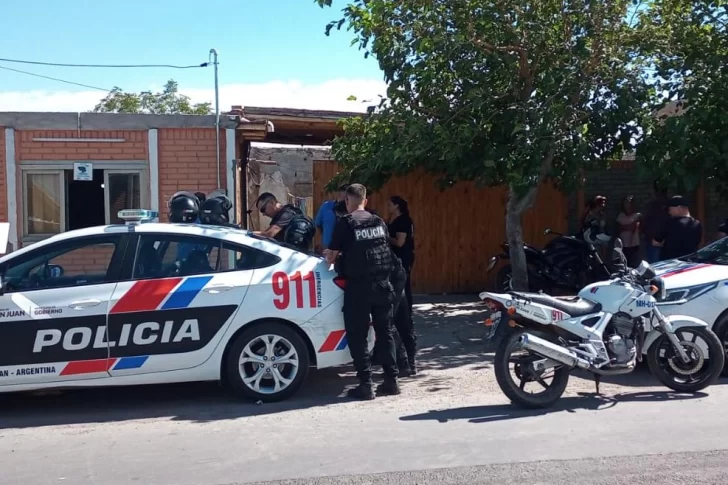 Detuvieron a un sujeto que le mostró el arma a un remisero para amedrentarlo