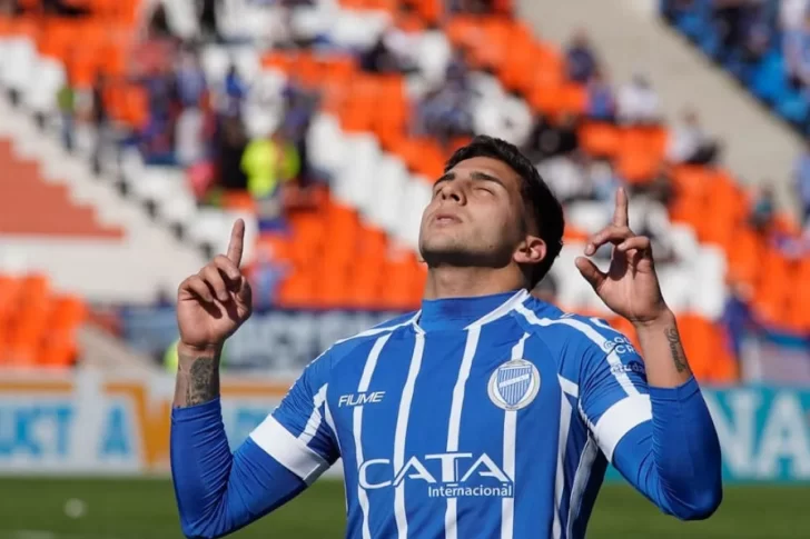 El Tomba ganó con un golazo “maradoniano”