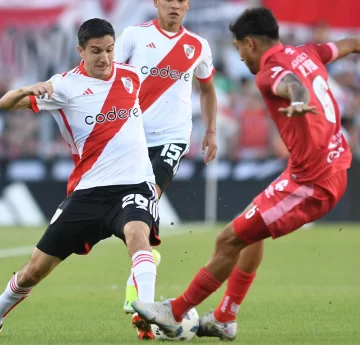 En el debut, River no pudo con Argentinos