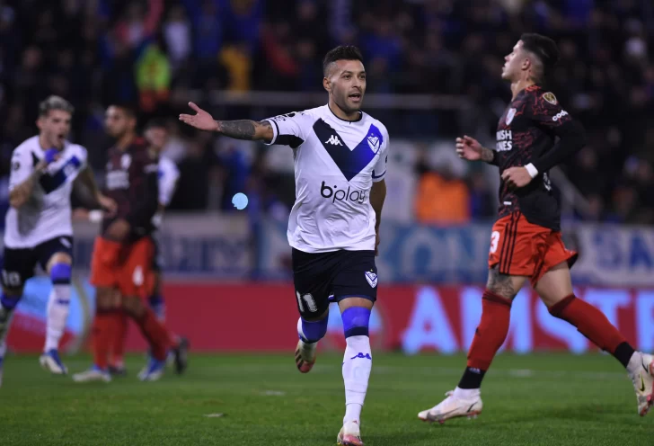 Vélez le hizo precio a River