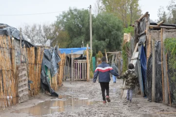 El Gobierno promete relocalizar a unas 230 familias asentadas irregularmente