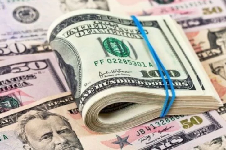 El dólar blue bajó $10 a $1.245 y en San Juan se negoció a $1.300