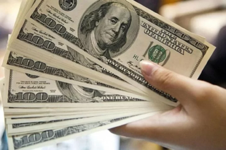 El dólar blue trepó $15, se ubicó a $1.020 y en San Juan se negoció a $1.060