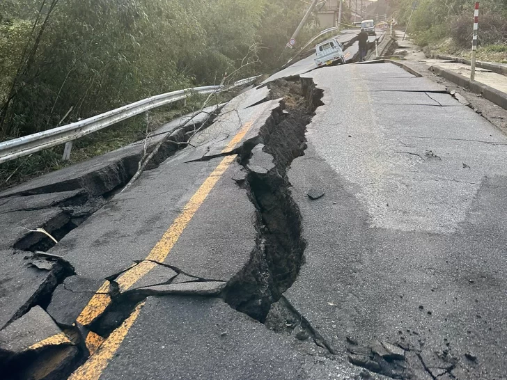 Ascienden a 94 los muertos y son 222 los desaparecidos por el terremoto en Japón