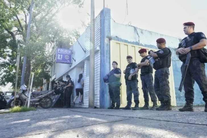 Cae otro de los 25 evadidos de una comisaría de Rosario mientras cuatro siguen prófugos