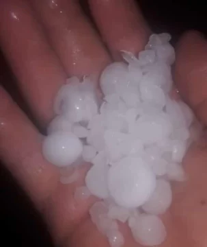 La tormenta llegó con todo: granizo, actividad eléctrica y abundante caída de agua