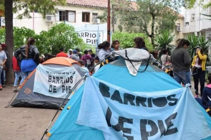 Antes del paro de la CGT, piqueteros acampan frente a la Quinta de Olivos