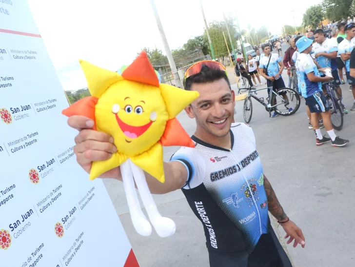 Mauricio Páez protagonizó un sprint infartante y pegó primero en el Giro del Sol