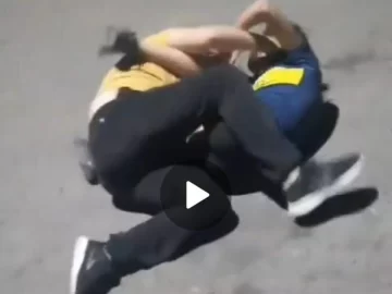 Se viralizó un nuevo video de dos mujeres que terminaron a las piñas en la calle