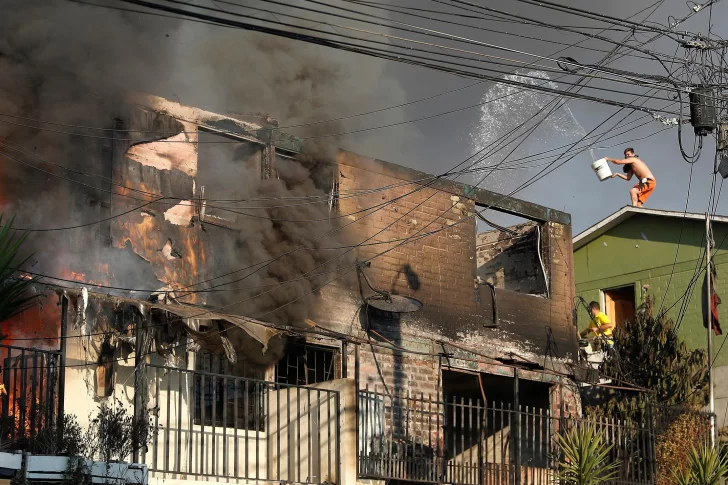 Angustia en Chile por incendio mortal