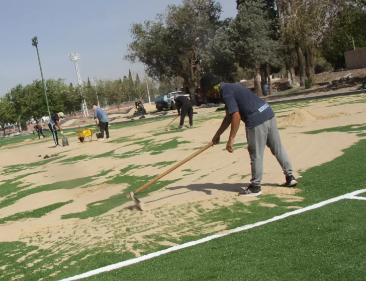 La UNSJ construyó una nueva cancha de hockey para mejorar los entrenamientos