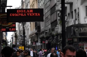 Esperan un recargo de 20% por consumo con dólar en el exterior