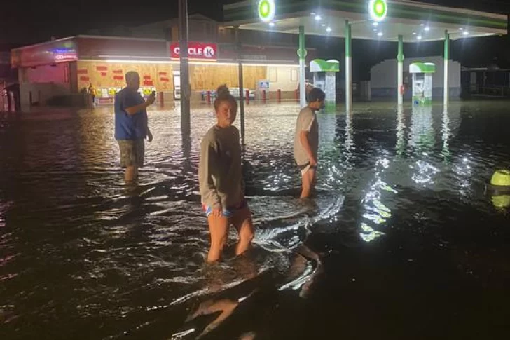 Por la llegada del huracán Isaías a Estados Unidos ya hay al menos dos muertos