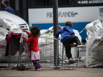 La UCA advierte que la pobreza trepará al 60% en marzo y habló de estallido social