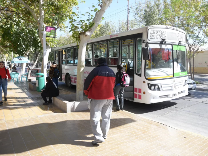 En San Juan los colectivos funcionarán hasta las 22 y se reducirá la frecuencia en la tarde