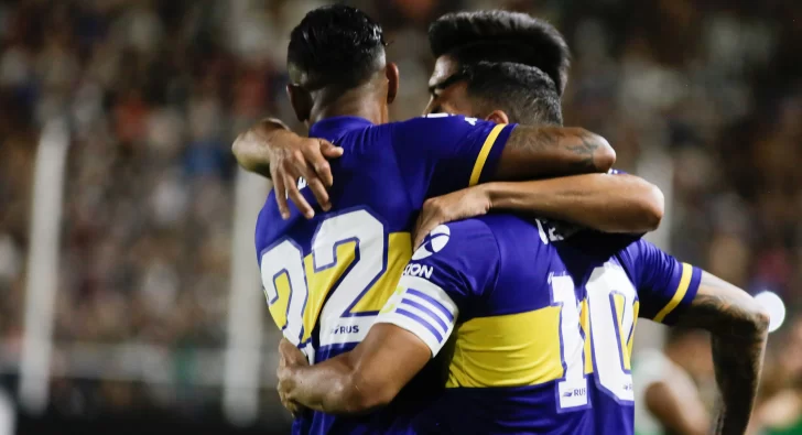 Boca, de la mano de Tevez, sigue firme