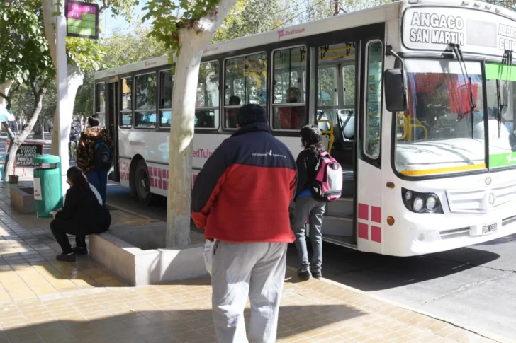 Fracasó reunión clave entre colectiveros y empresarios de transporte por un insólito error de dirección