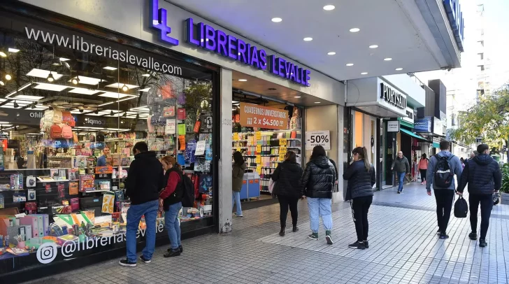 Paro con fuerte guiño gremial pero muy resistido en las calles