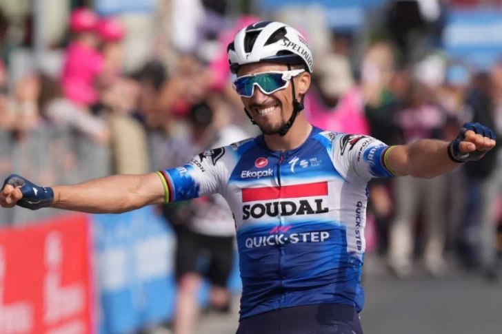 Alaphilippe ganó de manera espectacular