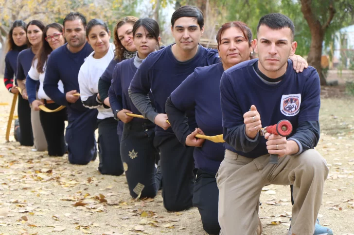 Los nuevos bomberos que, sin cuartel ni autobomba, igual servirán al pueblo