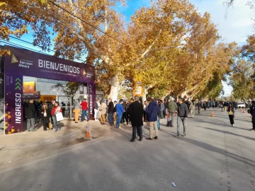 Furor por la Expo Minera: una multitud copó Cepas Sanjuaninas en el día inaugural