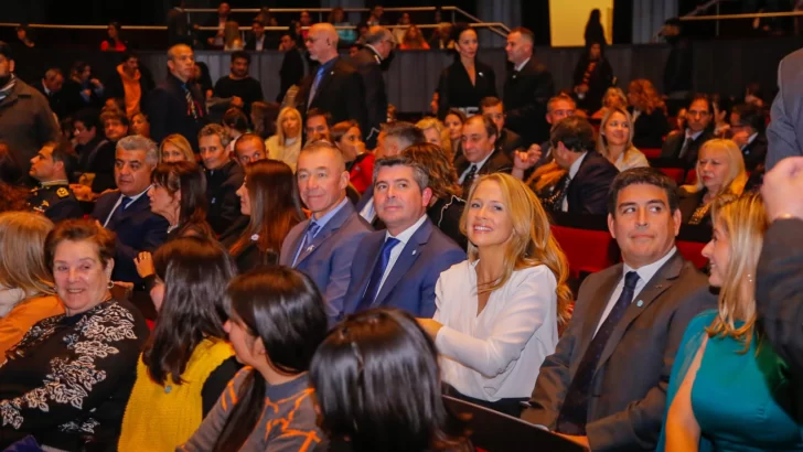 Orrego presenció la Gala Patria del 25 de Mayo en el Teatro del Bicentenario