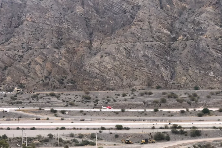 Equipo de expertos trabaja para extraer el cuerpo de Julia de la “grieta” situada en la montaña