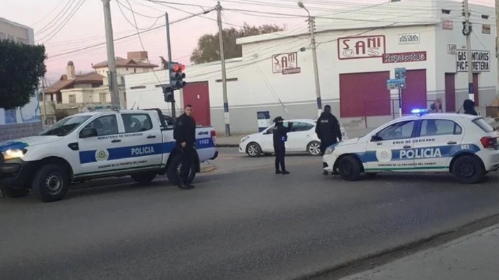 Mataron a un adolescente cuando iba al colegio