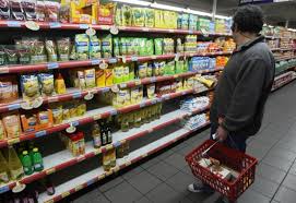 La recesión reduce el consumo de productos considerados esenciales