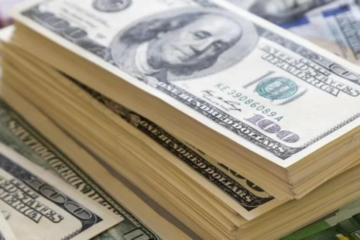 El dólar blue cayó 4% este viernes y en San Juan se negoció a $1.080
