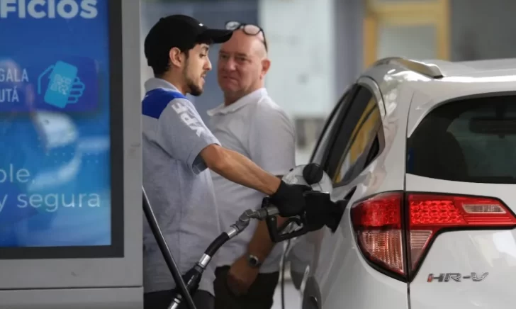 Fuerte caída en las ventas de naftas y gasoil durante abril: está en mínimos desde la pandemia