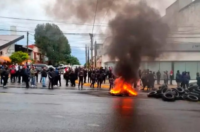 Tensión en Misiones por reclamos salariales: los policías tomaron una sede y podría intervenir la Gendarmería