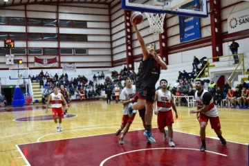 Urquiza pegó primero en la final del básquet masculino