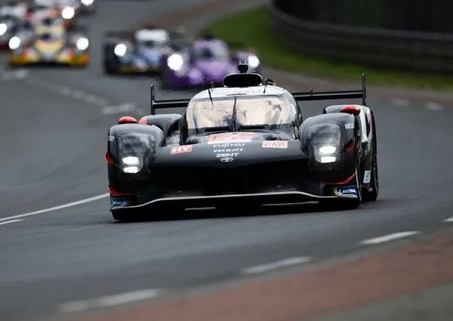 “Pechito” largó último y llegó segundo en Le Mans