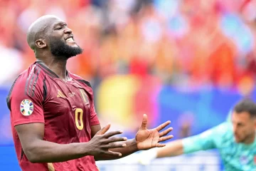 Le anularon dos goles a Lukaku y Bélgica perdió con Eslovaquia en el estreno