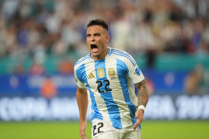 Un doblete de Lautaro Martínez le dio a Argentina el tercer triunfo consecutivo en la Copa América