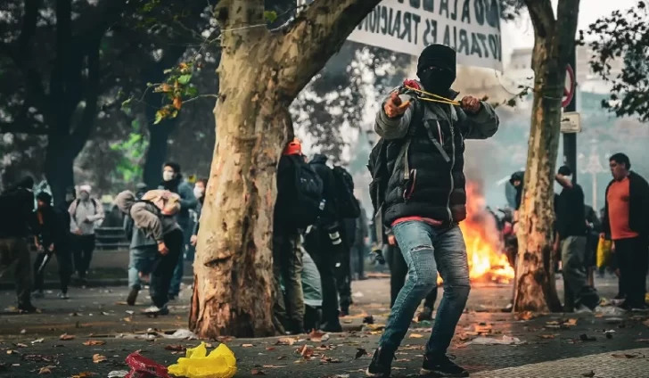 Patricia Bullrich dijo que los manifestantes “fueron organizados, con molotov y palos para tomar el Congreso”