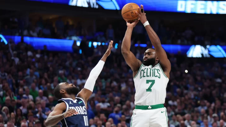 Finales NBA 2024: Boston Celtics sacó una ventaja de 3-0 que lo acerca al título al vencer a Dallas Mavericks en su estadio