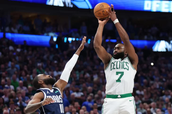 Finales NBA 2024: Boston Celtics sacó una ventaja de 3-0 que lo acerca al título al vencer a Dallas Mavericks en su estadio