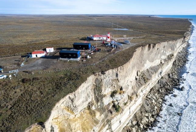 El Gobierno argentino retirará los paneles de territorio chileno tras las críticas de Boric por la base argentina