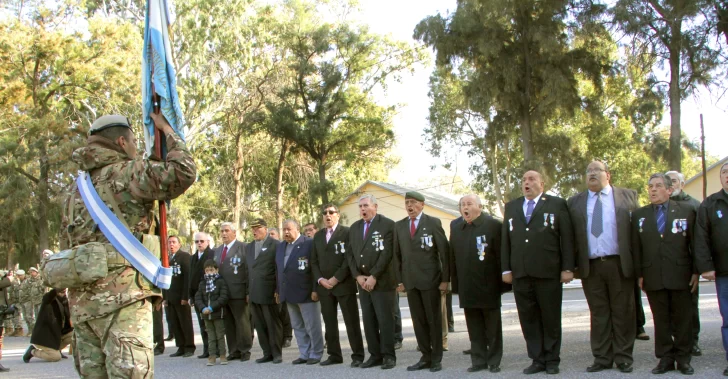 Promesa a la Bandera: veteranos de Malvinas lloraron por los recuerdos