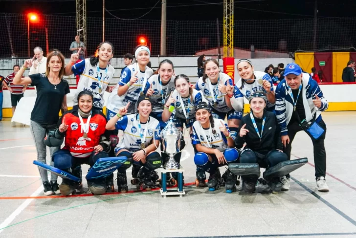 Las juveniles de Concepción imitaron a las mayores y dieron la vuelta olímpica en el Argentino