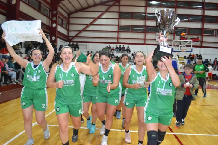 Aramburu dio la vuelta olímpica en el Apertura del básquet femenino