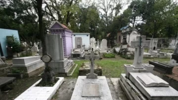 En un cementerio, denuncian a personas que se disfrazan de “brujas” o “diablas” y tienen relaciones sobre las tumbas