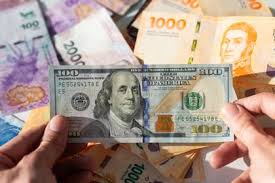 El dólar blue no frena su raid: $1.365