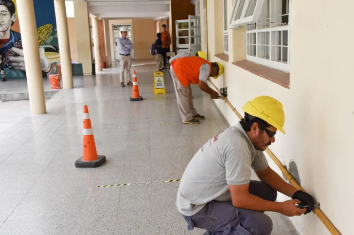 En medio de la ola polar trabajan para arreglar problemas de calefacción en 52 escuelas sanjuaninas