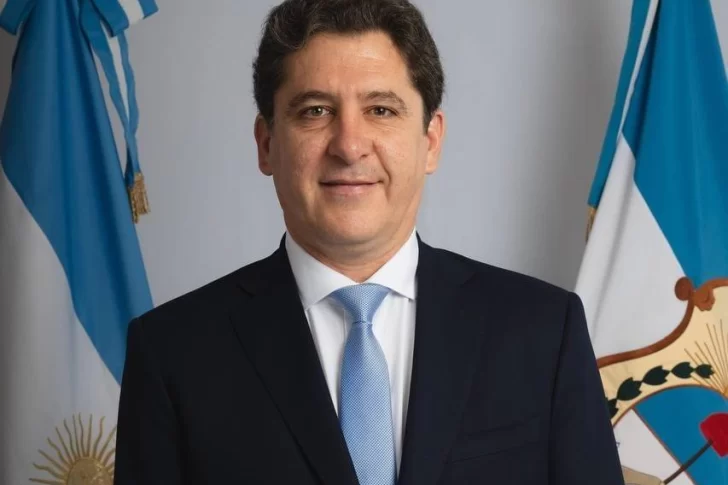 Un ministro de Orrego cargó fuerte contra Uñac y Giménez por votar en contra de la Ley Bases: dijo que tienen “falta de amor a la patria chica”