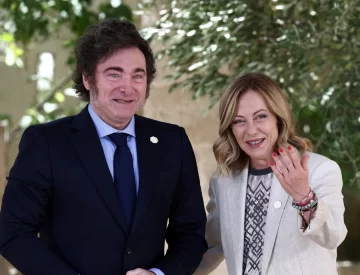 Javier Milei fue recibido por Giorgia Meloni y comienza una intensa actividad en el G7