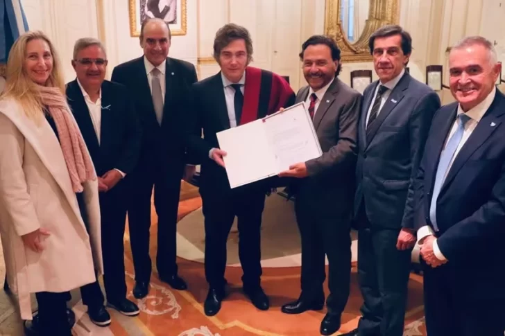 Milei recibió a cuatro gobernadores y convocó a un pacto de unidad para el 9 de julio